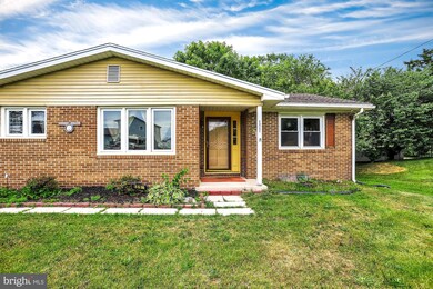 1591 Lee St, Chambersburg, PA 17201 - photo 3