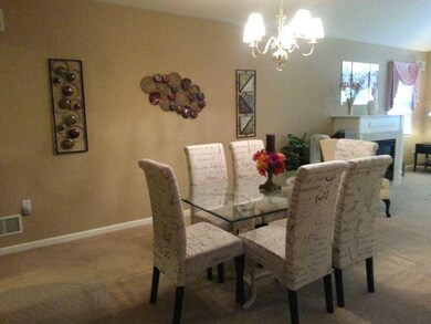 Dining Room. 12 x 11 Recently painted walls, chand