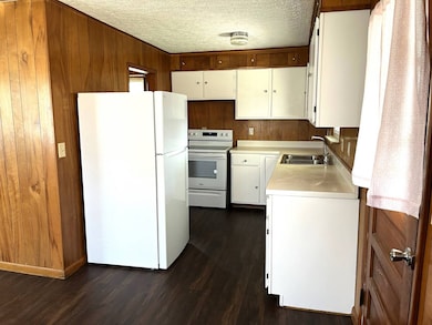 107 Hillview Cir, Spencer, WV 25276 - photo 3