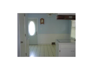 Eat-In Kitchen