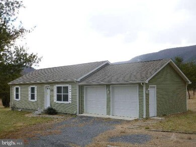 10 Cedar Point Ln, Great Cacapon, WV 25422 - photo 6