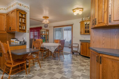 Kitchen. Dining.