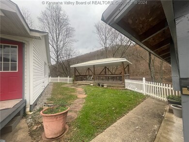 710 Hemlock Dr, Elkview, WV 25071 - photo 7