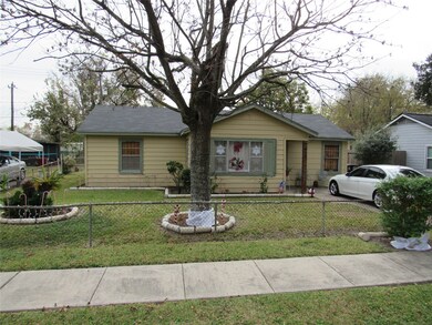 410 Barkley St, Houston, TX 77022 - photo 2