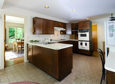 145 Barn Hill Rd, Greenwich, CT 06831 - photo 7