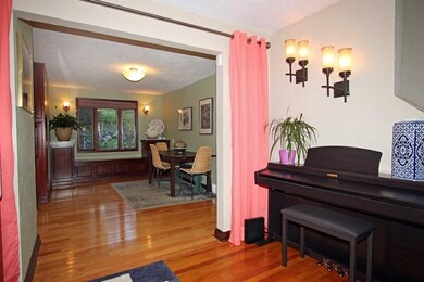 LIVING ROOM / DINING ROOM
