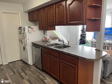 9469 Parkwood N unit 2B, Davison, MI 48423 - photo 4