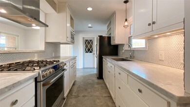 4818 Viking Dr, Houston, TX 77092 - photo 6