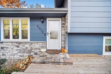 2218 E Caulder Ct, Des Moines, IA 50320 - photo 3