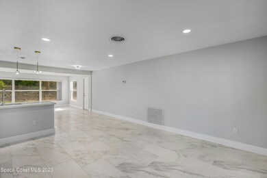 2213-3rd-St-SW-007