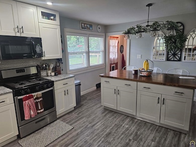 415 E Park Ave, Hartford, KS 66854 - photo 7