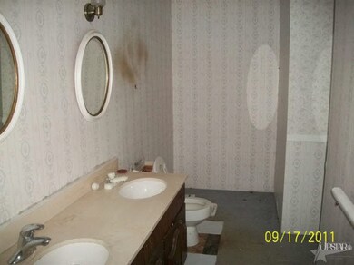 734 N Main St, Bluffton, IN 46714 - photo 6