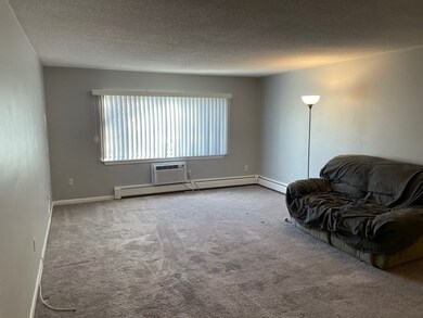 4 Hallmark Gardens unit 6, Burlington, MA 01803 - photo 4