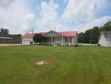 135 Roundhouse Cir, Georgetown, OH 45121 - photo 2