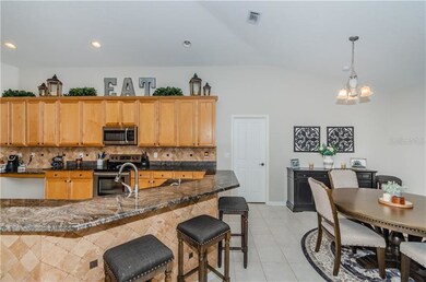 ENTERTAIN IN THIS BEAUTIFUL KITCHEN WITH BREAKFAST