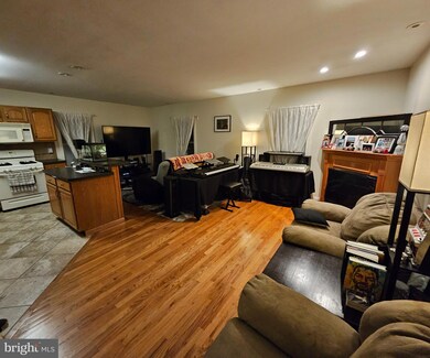 406 W Wayne Ave unit 2ND FLR, Wayne, PA 19087 - photo 4