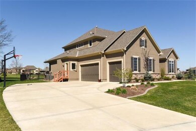 Side entry garage with great driveway for basketba
