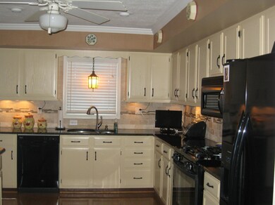 207 Robin Dr, Kingston, PA 18704 - photo 2