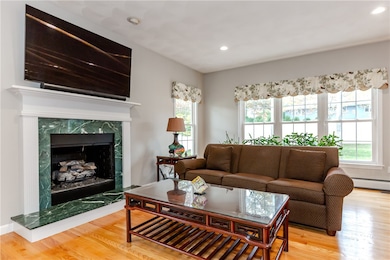 11 Raven Cir, Cranston, RI 02921 - photo 6