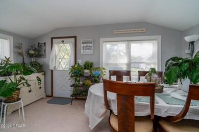 1512 8th Ave N, Grand Forks, ND 58203 - photo 2