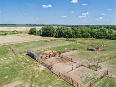 9284 W Ave, Columbus Junction, IA 52738 - photo 2