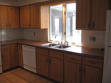 200 Mayflower Dr, Manchester, NH 03104 - photo 4