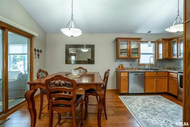 4333 Regency Place, Davenport, IA 52806 - photo 2