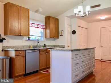 989 Caledonia Dr, Martinsburg, WV 25405 - photo 5