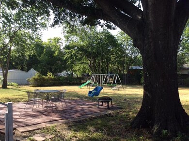 302 E Russell Ave, Bonham, TX 75418 - photo 4