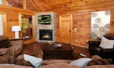 pigeon-forge-cabin-splash-of-romance-liv