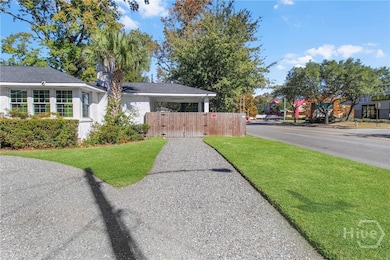 712 Columbus Dr, Savannah, GA 31405 - photo 3