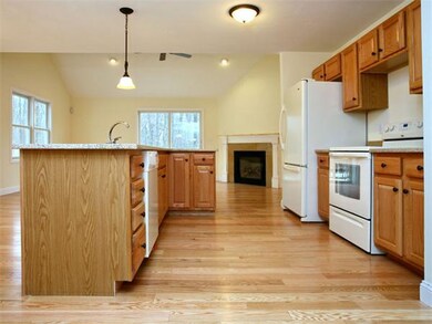 56 Virginia Dr unit 64, Rochdale, MA 01542 - photo 5