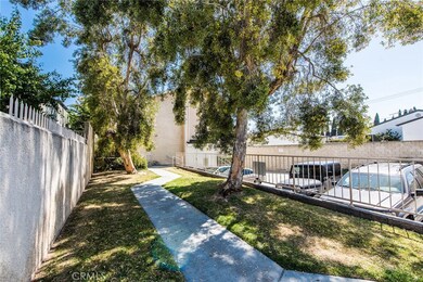 9200 Palm St unit 4, Bellflower, CA 90706 - photo 2