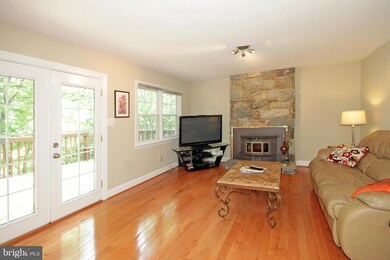 3521 Majestic Pine Ln, Fairfax, VA 22033 - photo 5