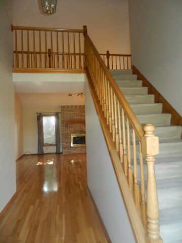 2109 Hidden Valley Dr, Naperville, IL 60565 - photo 2