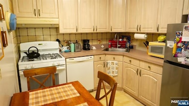 Mediterranean Towers West unit 23H, Fort Lee, NJ 07024 - photo 4