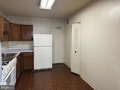 Skyline Plaza unit 1616S, Falls Church, VA 22041 - photo 6