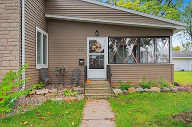 118 W 6th St, Kaukauna, WI 54130 - photo 4