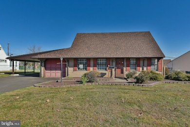 14 Cleft Rock Rd, Levittown, PA 19057 - photo 2