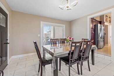 1607 Sacramento Dr, Carpentersville, IL 60110 - photo 4