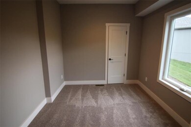 813 Blue Grama Ct, Raymore, MO 64083 - photo 3