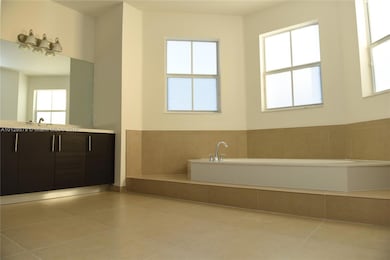 10534 NW 70th Ln, Doral, FL 33178 - photo 2