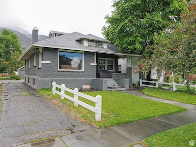 Side driveway to back yard designated parking spaces