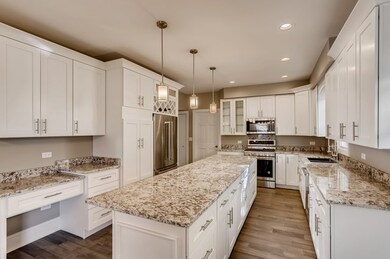 726 W Downer Place, Aurora, IL 60506 - photo 3