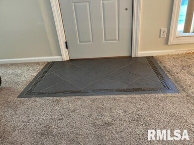 1738 Welshire Dr, Davenport, IA 52806 - photo 2