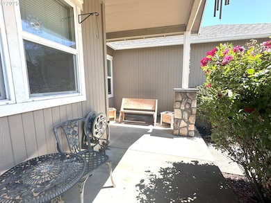 5782 Montclaire Way, Springfield, OR 97478 - photo 4