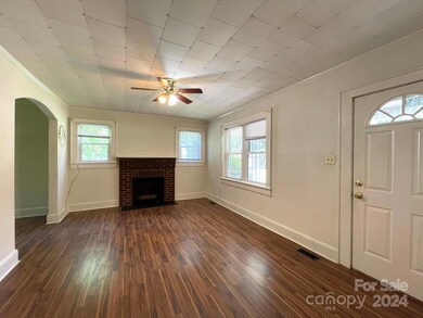 541 E Front St, Statesville, NC 28677 - photo 3