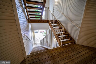 12501 Hayes Ct unit 303, Fairfax, VA 22033 - photo 3