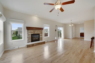 881 Ashworth Dr, Oregon, WI 53575 - photo 5