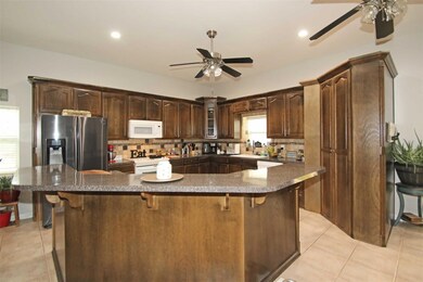 5710 Thousand Oaks Dr, Joshua, TX 76058 - photo 4